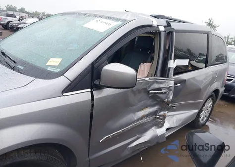 2016 Chrysler Town & Country Touring z USA, uszkodzony, nr VIN 2C4RC1BG6GR208690